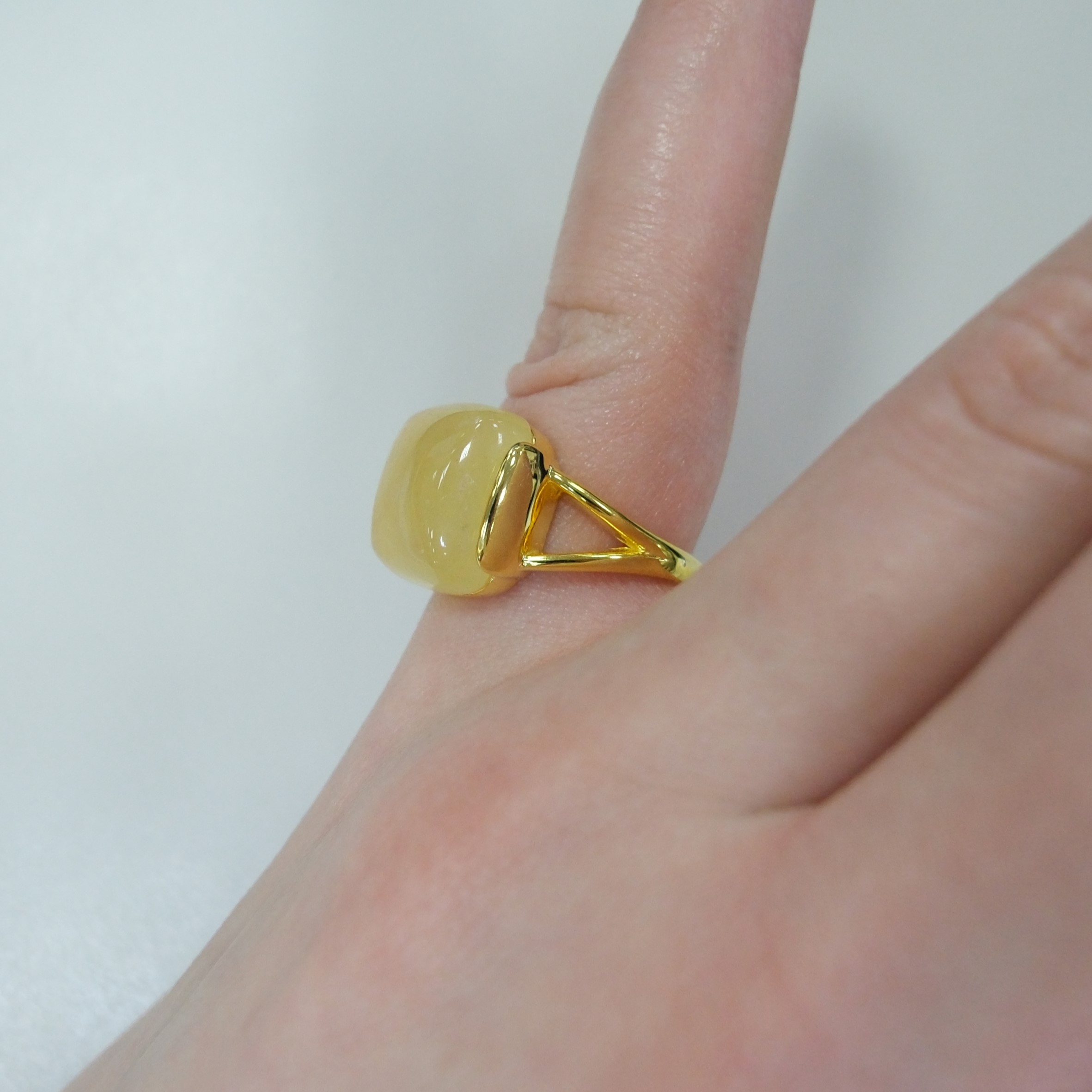 Серебряное кольцо с желтым бериллом